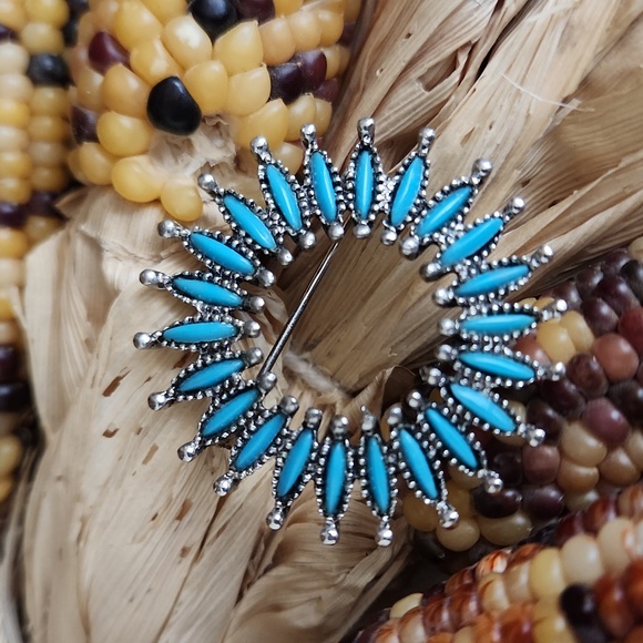 Beautiful Native American Zuni Handmade Petit Point Turquoise Brooch 💙🎁 - Picture 7 of 7